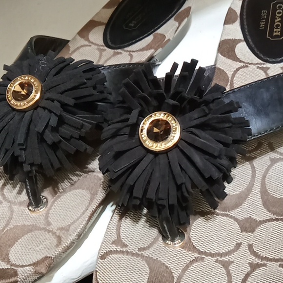 Coach brown signature c sandals in great condition!! size 7B cute crystal brown - Picture 2 of 6